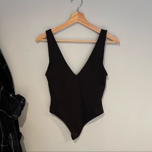 ARITZIA CONTOUR V-NECK BODY SUIT